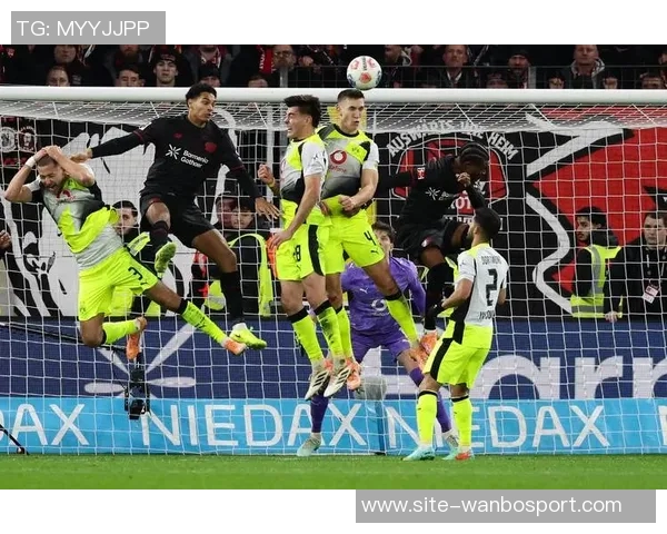 多特蒙德发布新海报展示施洛特贝克阿德耶米与格里马尔多精彩瞬间